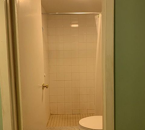 Stand-up shower (no tub)