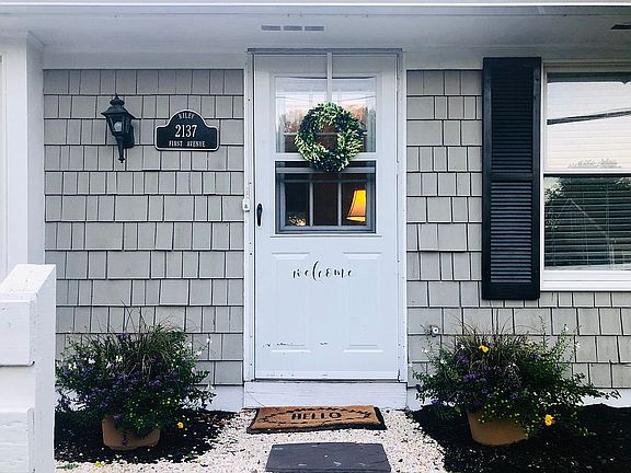 2nd image of 2137 1st Ave