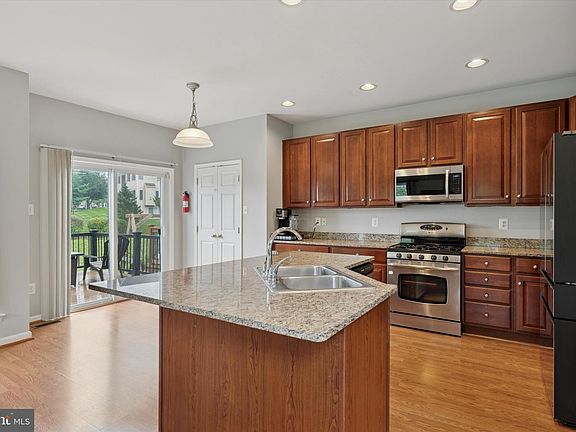 4th image of 190 Penns Manor Dr