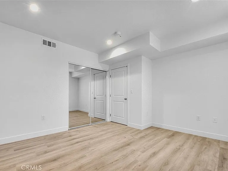 5852 Vineland Ave #5852-2 — Photo 21