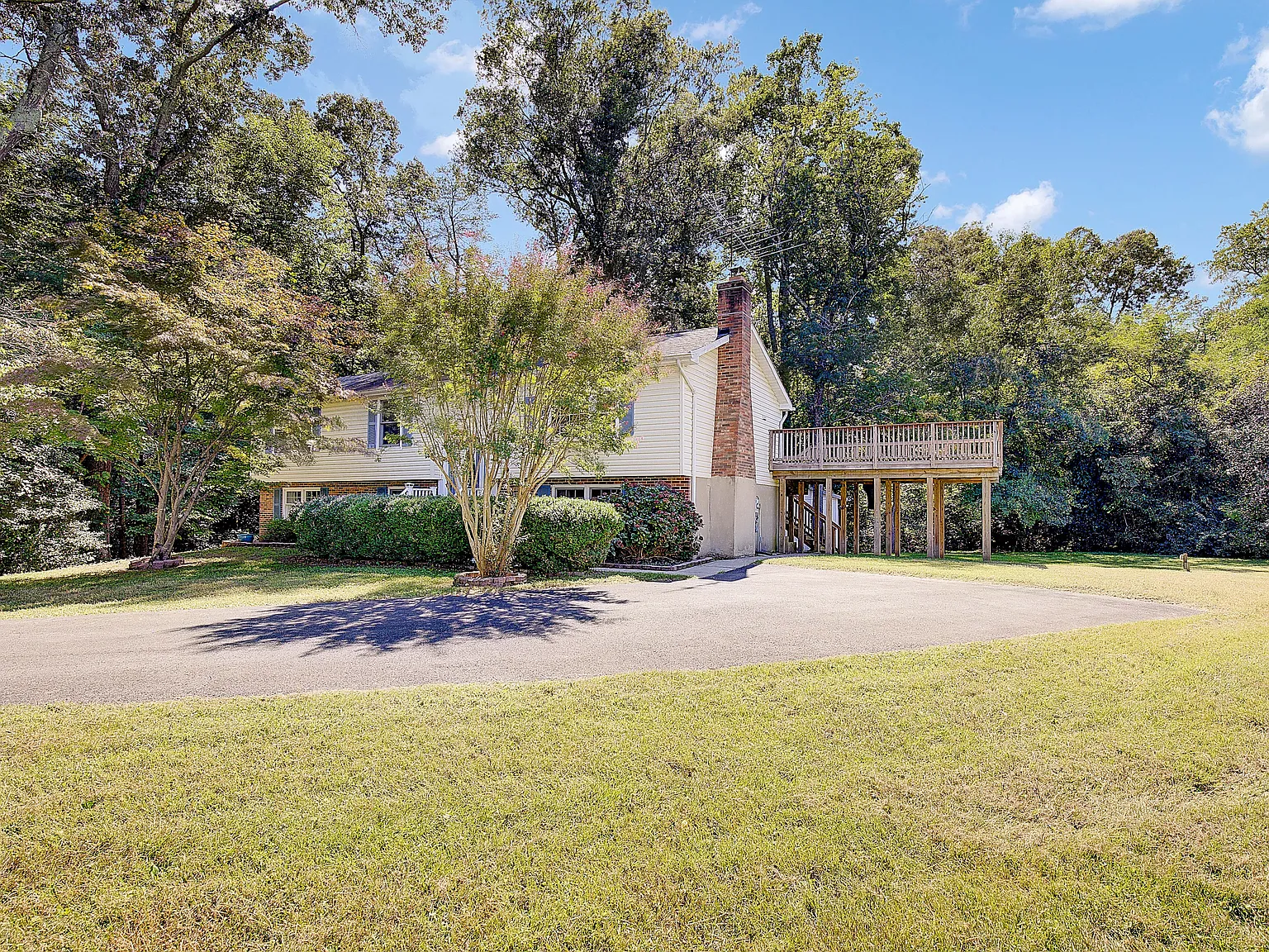 5 bed, 2258 sqft, $3,400 — Photo 2