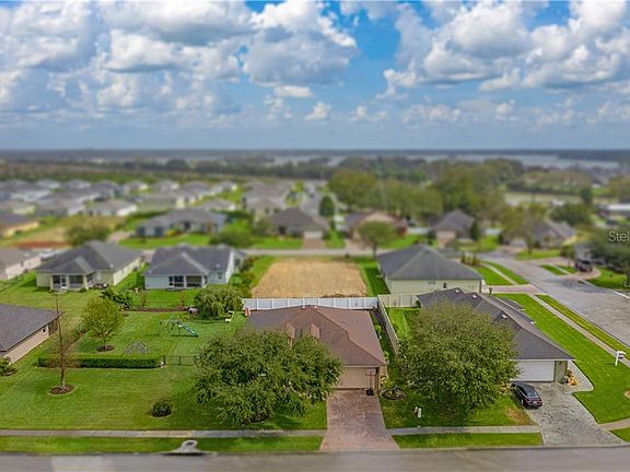 5th image of 319 Bentley Oaks Blvd