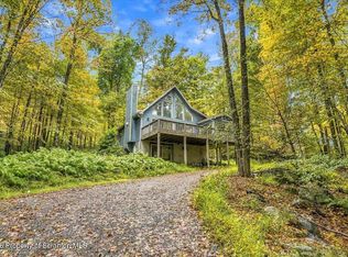 93 Ridge Rd, Lake Ariel, PA 18436
