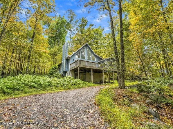 93 Ridge Rd, Lake Ariel, PA 18436