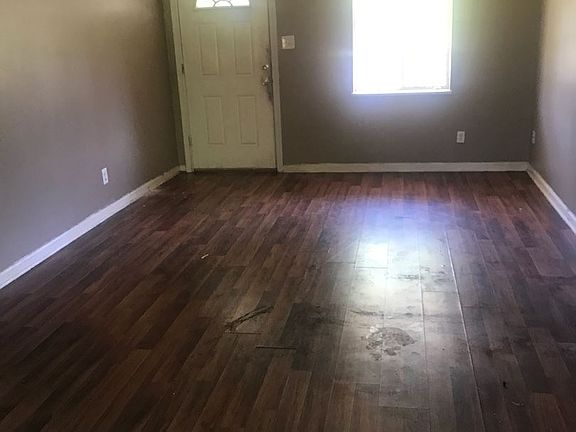 2nd image of 2926 Hillcrest St