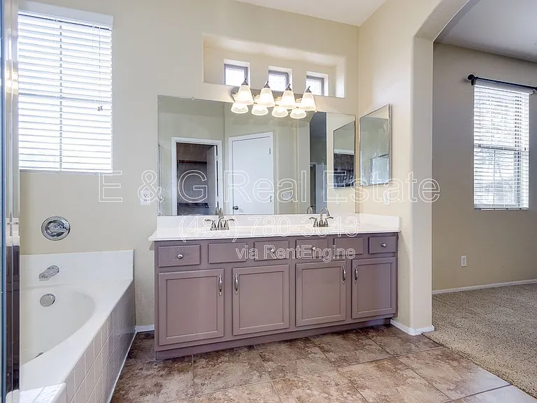 1886 E Don Carlos Ave #126 — Photo 11