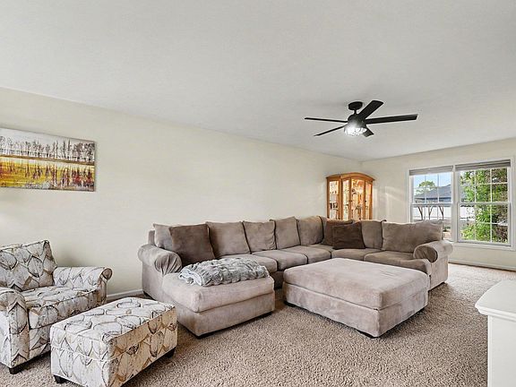 3rd image of 1413 Green Grass Dr