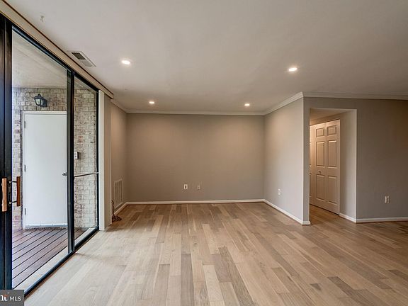 4th image of 738 Quince Orchard Blvd #P2
