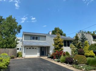 17 Fieldstone Dr, Somerville, NJ 08876