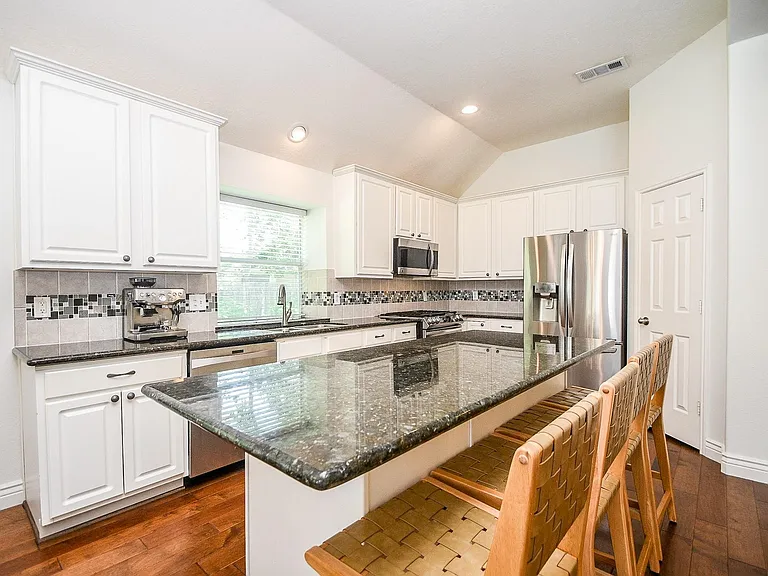 7219 Colony Bend Ln — Photo 10