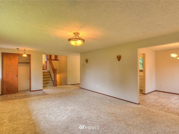 4th image of 5601 17th Avenue NE