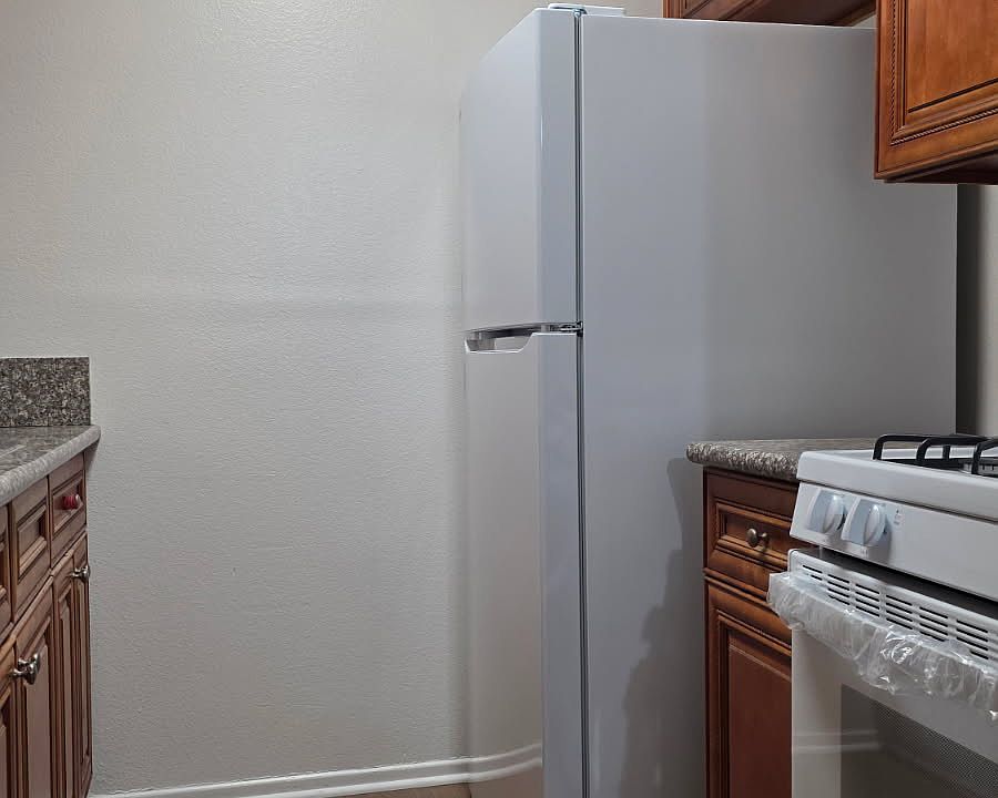 1st image of 1586 Yosemite Dr #206