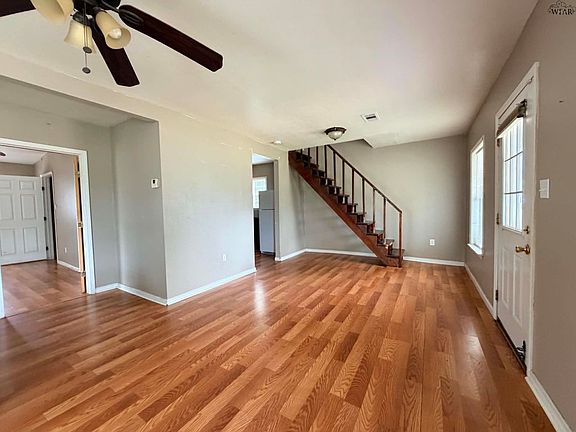 4th image of 303 E Wharton Ave