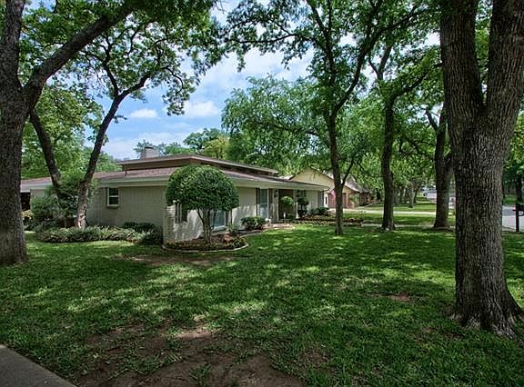 4th image of 200 Oak Forest Trl
