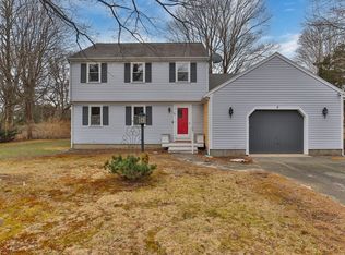 33 Dove Cottage Rd, Falmouth, MA 02540