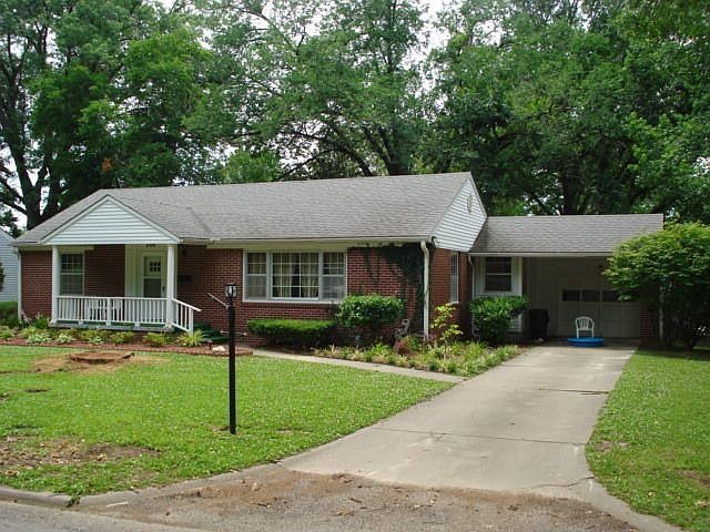 1st image of 206 Elmwood Dr