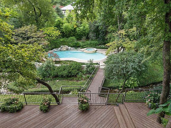 3rd image of 2103 Indian Creek Dr