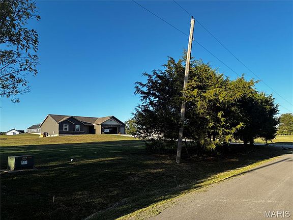 4th image of 135 White Wildlife Rd