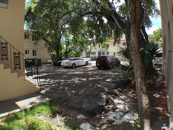 3rd image of 218 Phoenetia Ave APT 2