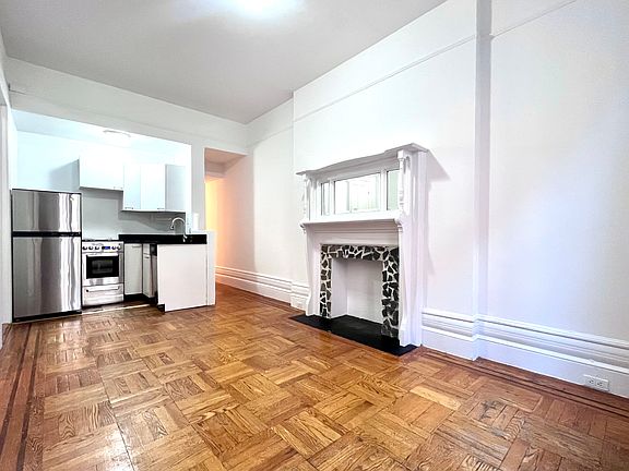 3rd image of 210 W 79th St #3R