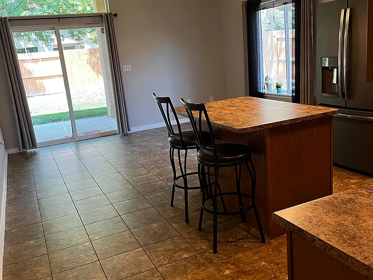 1013 Cedarcrest Dr — Photo 3