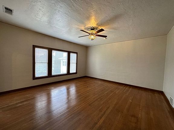 4th image of 3409 J St #6606d294c