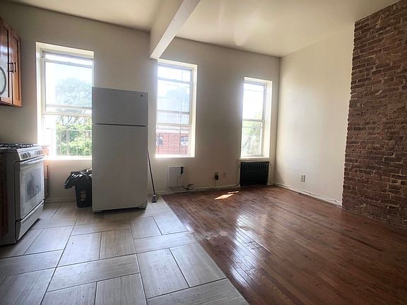 2nd image of 350 Bleecker St #3B