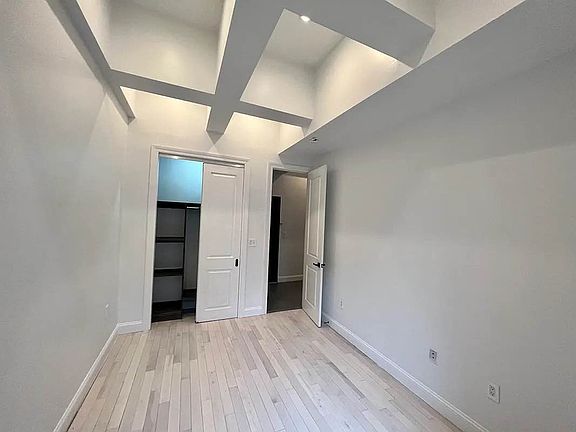4th image of 114 E 40th St APT 5D