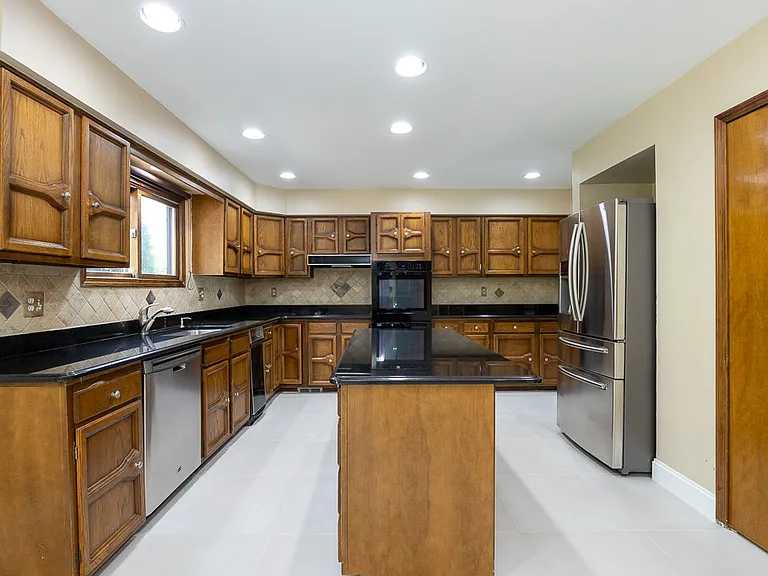 6275 Fairbrook Ct — Photo 95