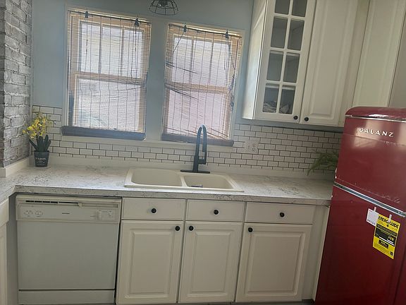 5th image of 319 E Eliza St