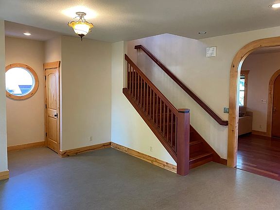 5th image of 224 NW Jefferson Pl