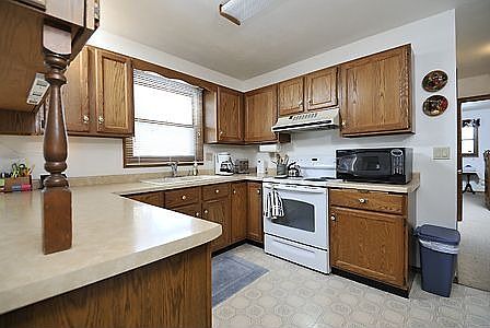 1st image of 2070 Oakwood Dr