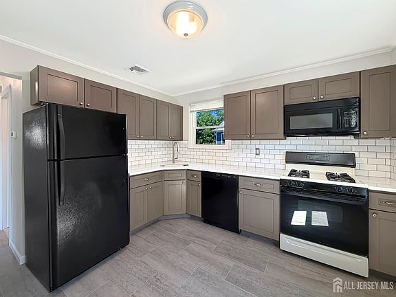 3rd image of 19 Van Buren Ave