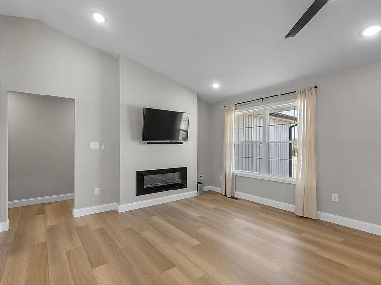 524 Old Poplar Rd — Photo 4