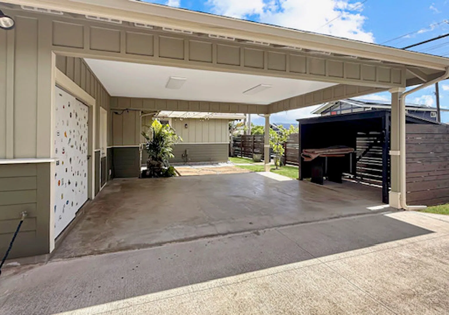 Beautiful 3 Bedroom 2 Full Bath Updated Single Family Home in the Heart of Kailua — Photo 3