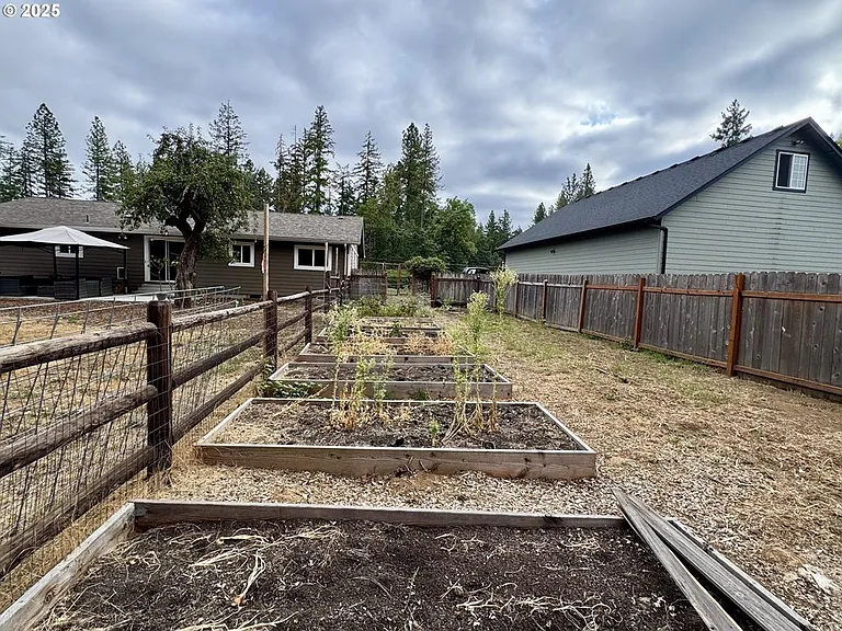 25371 Perkins Rd — Photo 32