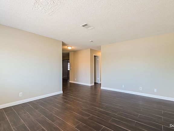 4th image of 422 Chateau Dr