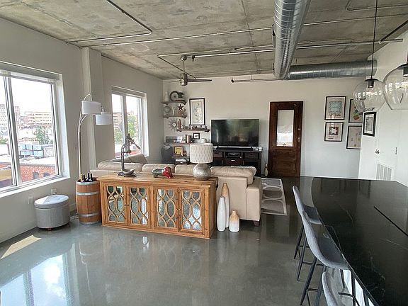 5th image of 4141 Pennsylvania Ave APT 303