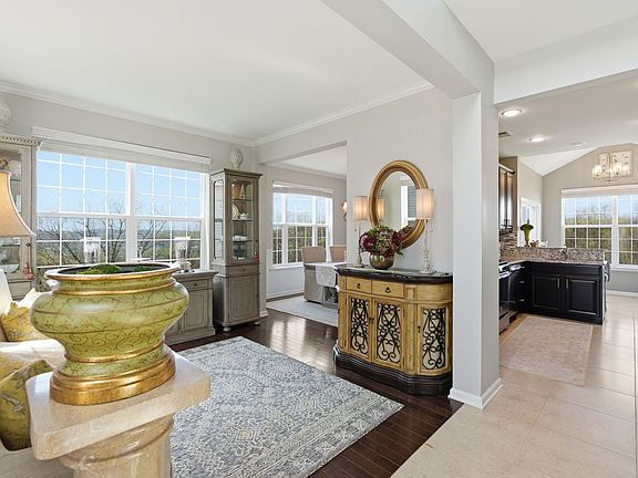 3rd image of 263 Winding Hill Dr
