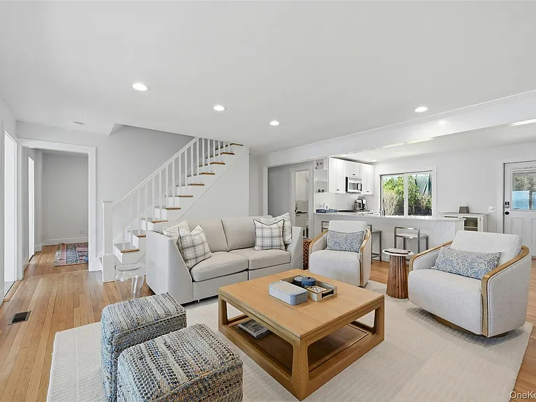 8908 Peconic Bay Blvd — Photo 5