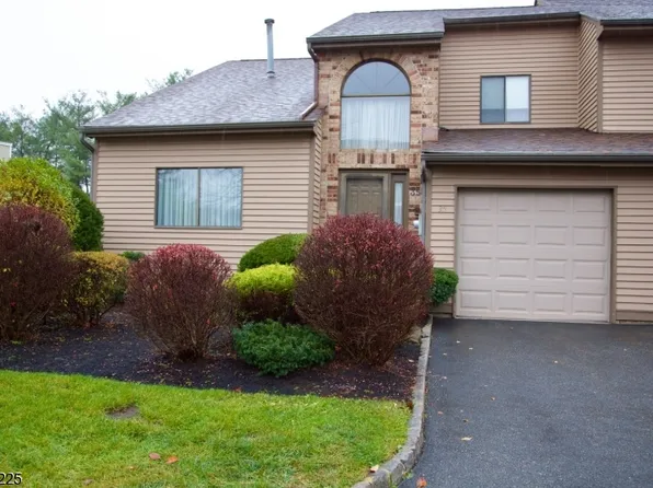 35 Castle Ridge Dr, East Hanover Twp., NJ 07936