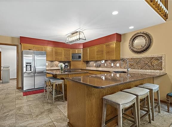 4th image of 2410 S Castle Dr
