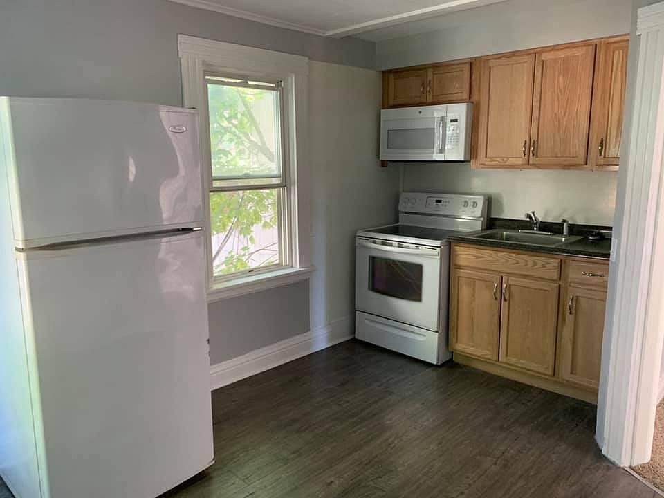 2nd image of 982 Clinton Ave S