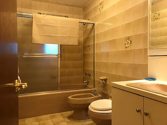 Rented by Zikos Realty Services | media 12