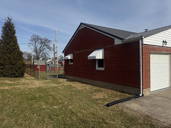 4th image of 570 Fairhaven Dr