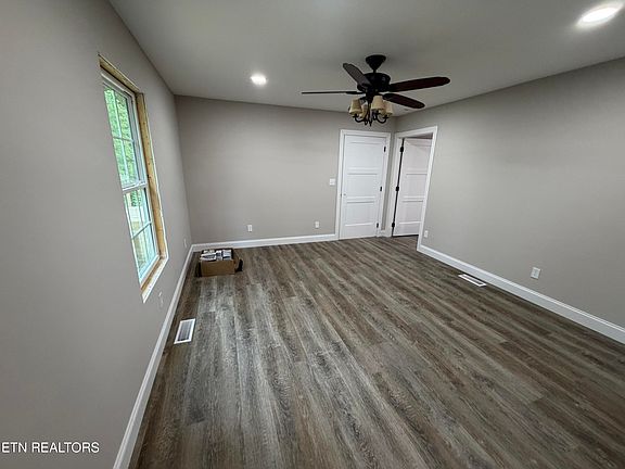 3rd image of 116 Bristol Rd