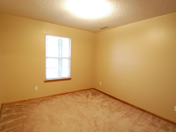 4th image of 1000 NE Lindsay Ave APT C