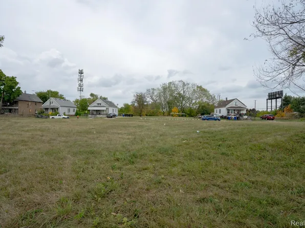 9839 Russell St, Detroit, MI 48211