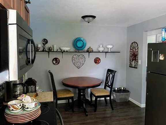 3rd image of 1251 Primrose Ln