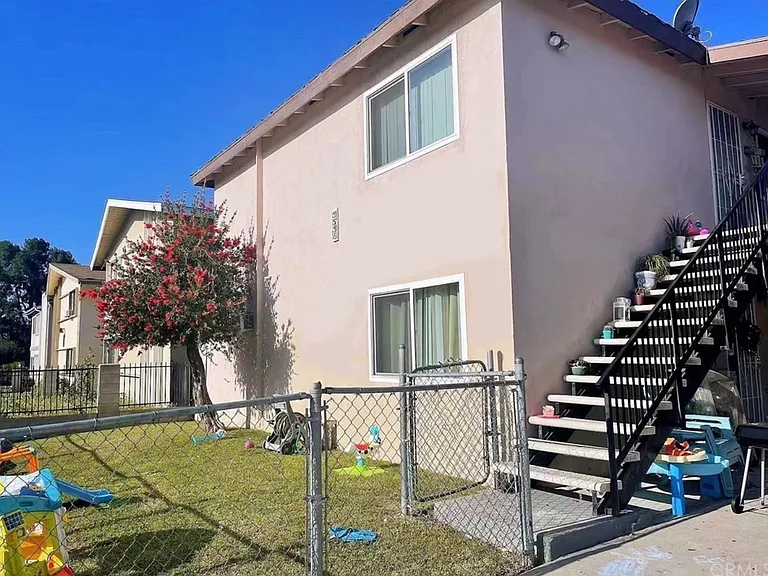 155 N Vecino Dr #159 — Photo 1